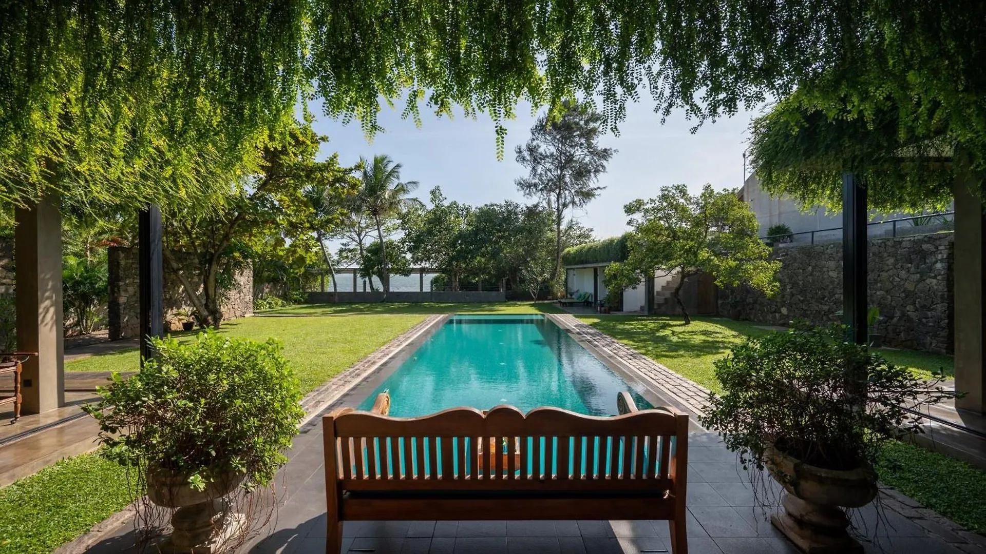 Tranquil Waters Villa Negombo